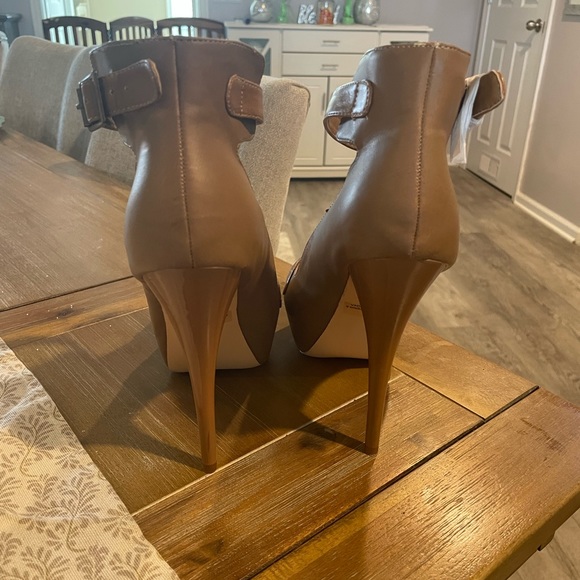 High heel shoes from VENUS - Picture 4 of 5